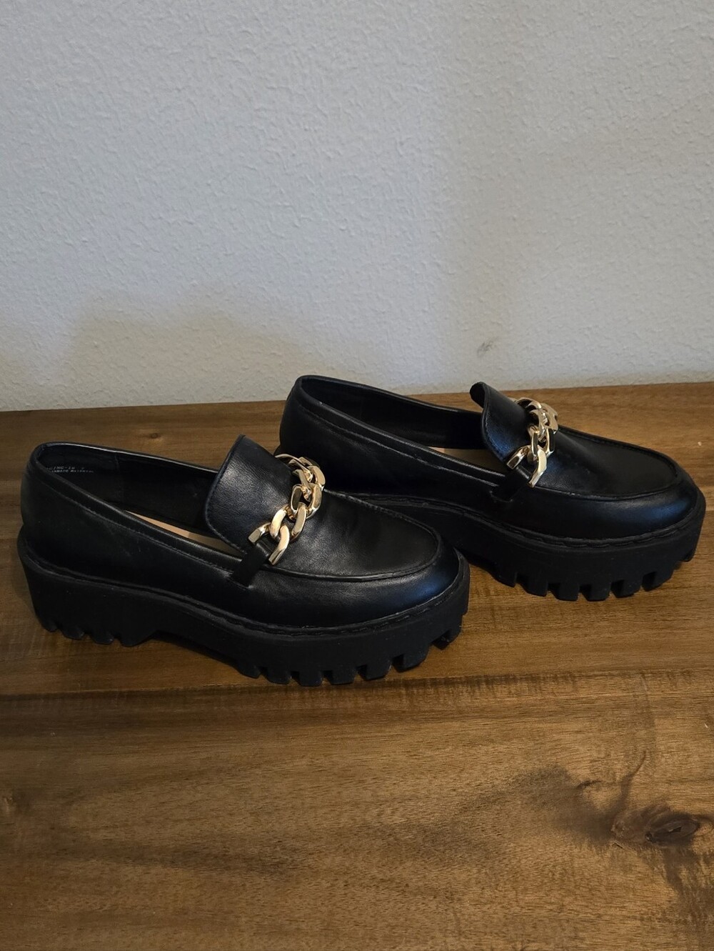 BAMBOO black leather platform loafers with gold chain detail